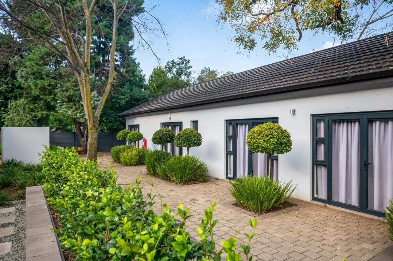 30 On Whites Guesthouse Bloemfontein Eksteriør bilde