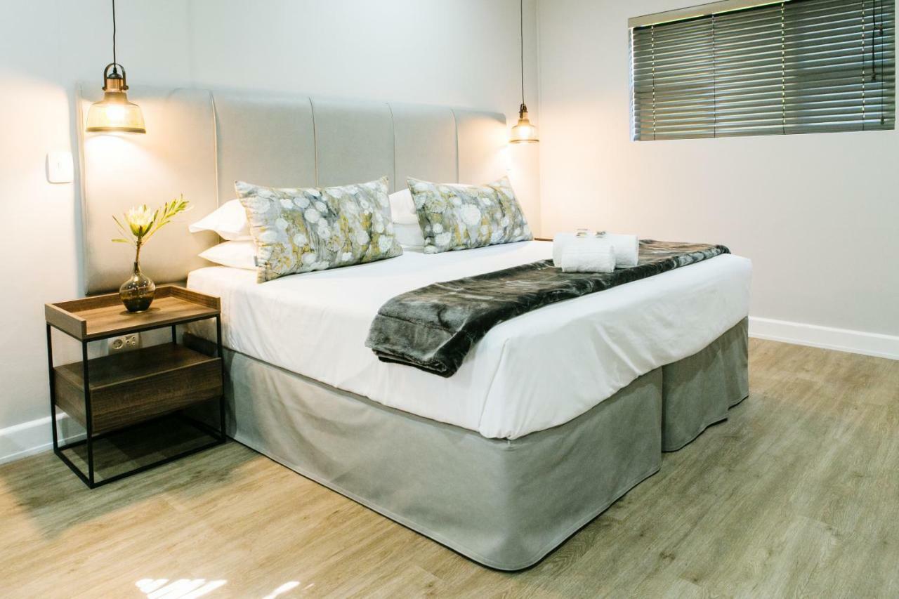 30 On Whites Guesthouse Bloemfontein Eksteriør bilde